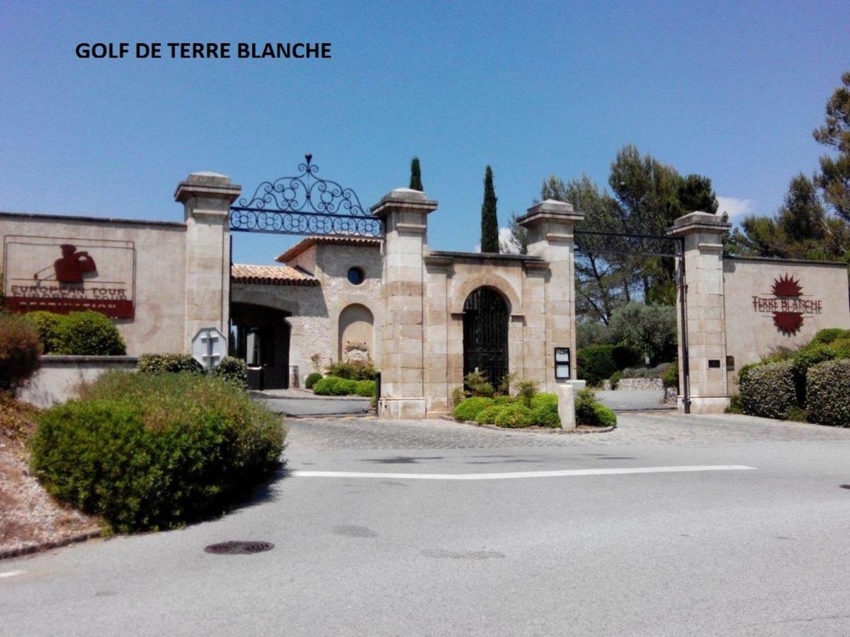 B&B Charming Suite And Pool - Adults Only Tourrettes Exteriér fotografie